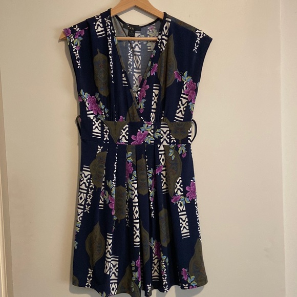 Floral dress - Picture 1 of 2